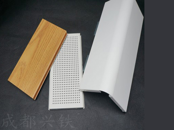 定制沖孔機房墻板，提升機房空間的差異化